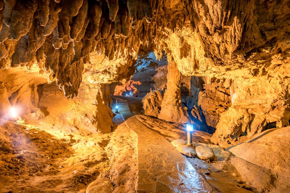 Nguom Ngao cave