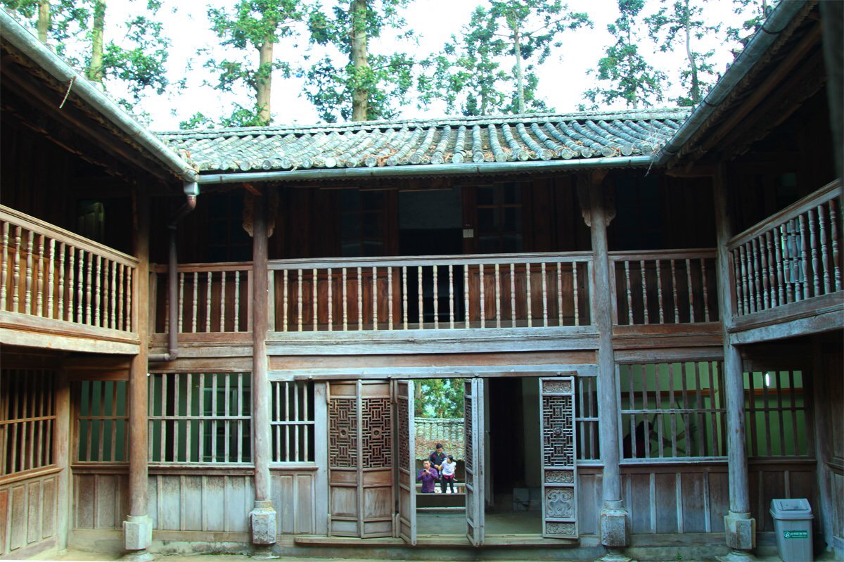 Visit of the Hmong king’s palace in Dong Van