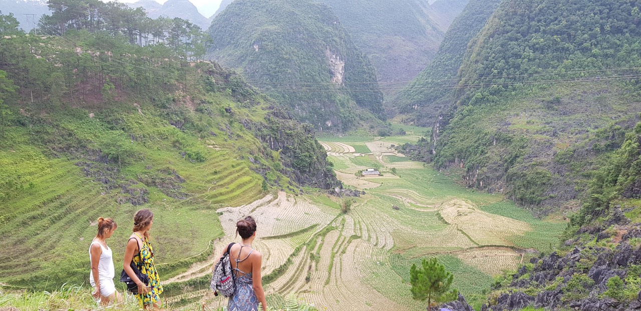 Trek to Dong Van stone plateau