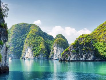 Les pitons karstiques de la baie d'Ha Long