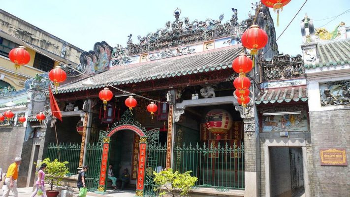 Porte d'entrée du temple Thien Hau à Hô Chi Minh-Ville