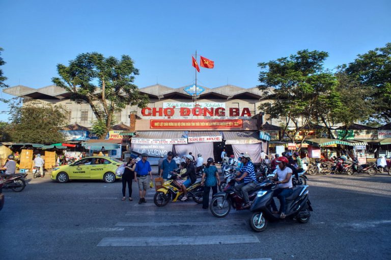 Marche de Dong Ba a Hue