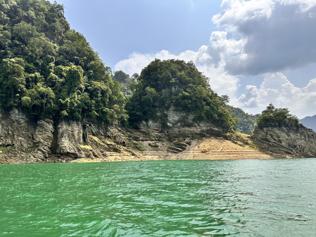 La rivière Gam avec la rivière Nang forme le lac Na Hang