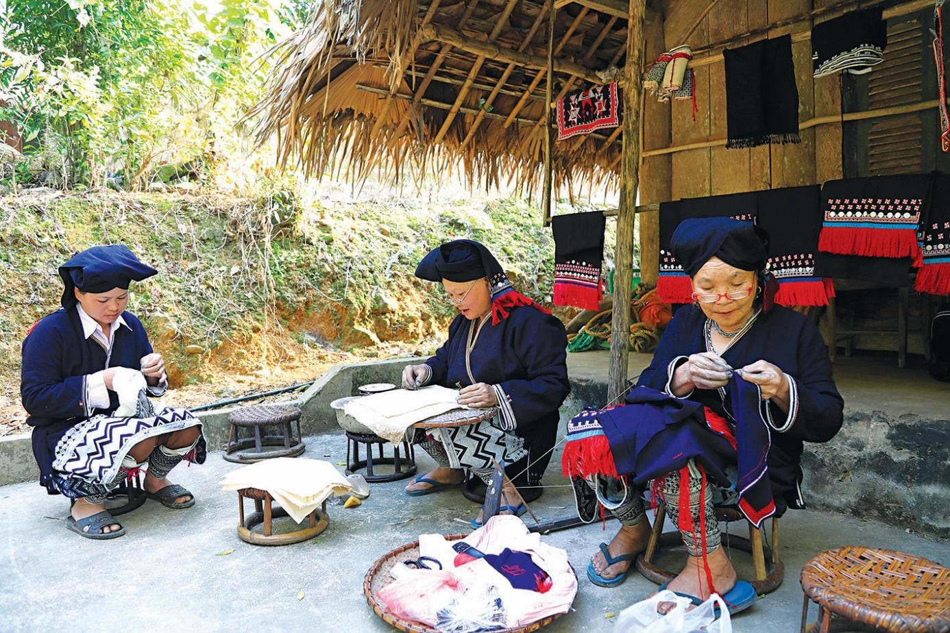 Trek et randonnée à Da Bac au nord Vietnam avec les Dao Tien du village Ban Sung