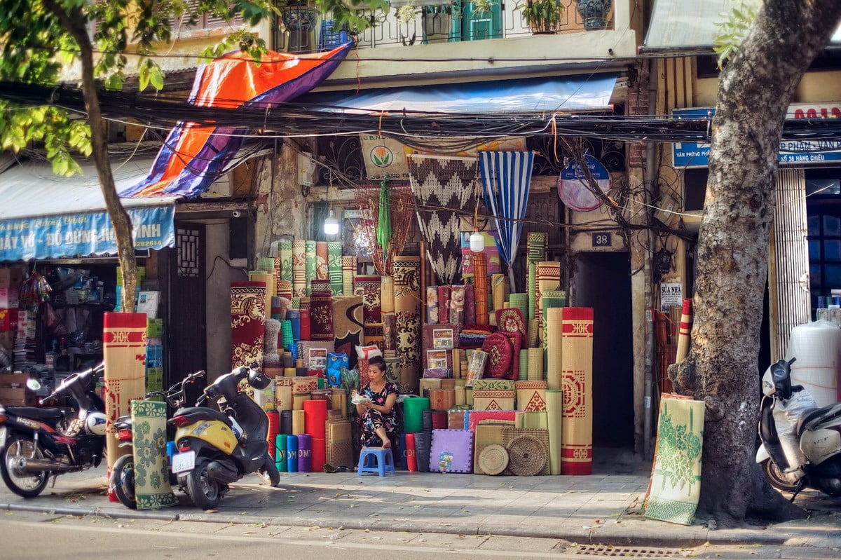 rue hang chieu a Hanoi