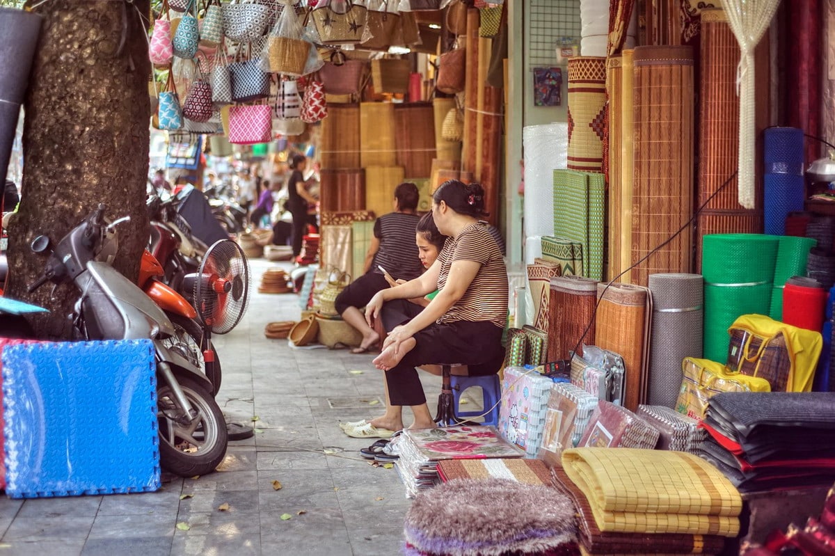 rue hang chieu a Hanoi