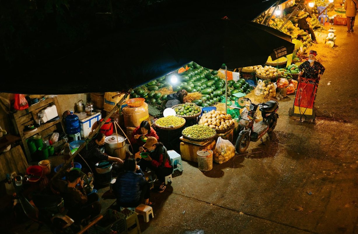 marche de Long Bien la nuit