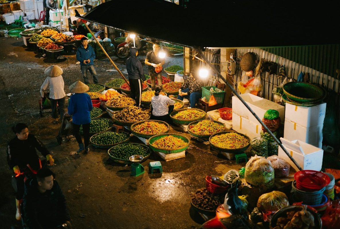 marche de Long Bien la nuit