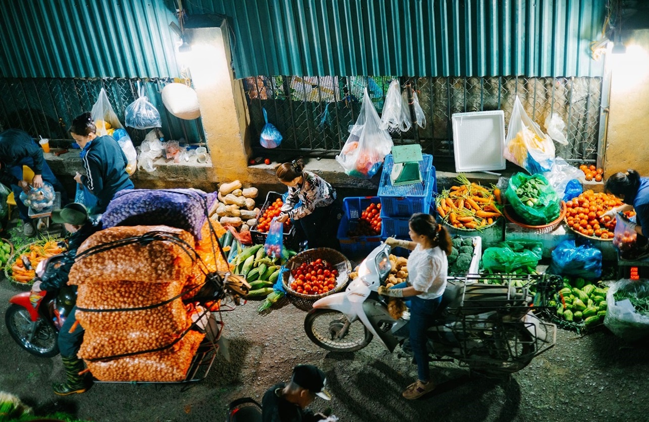 Marché de Long Bien : Expérience nocturne authentique à Hanoï