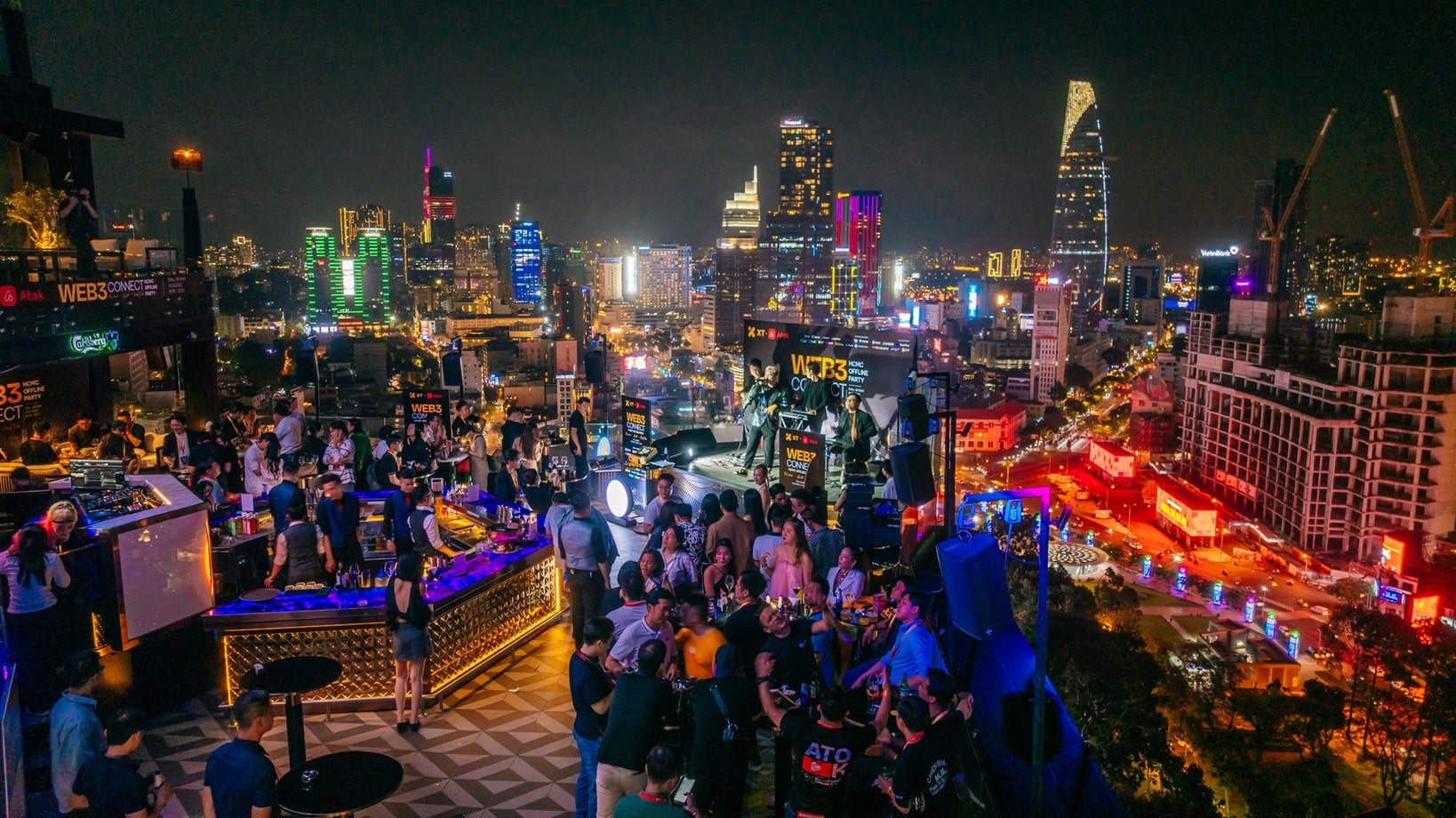 chill-skybar-saigon-rooftop