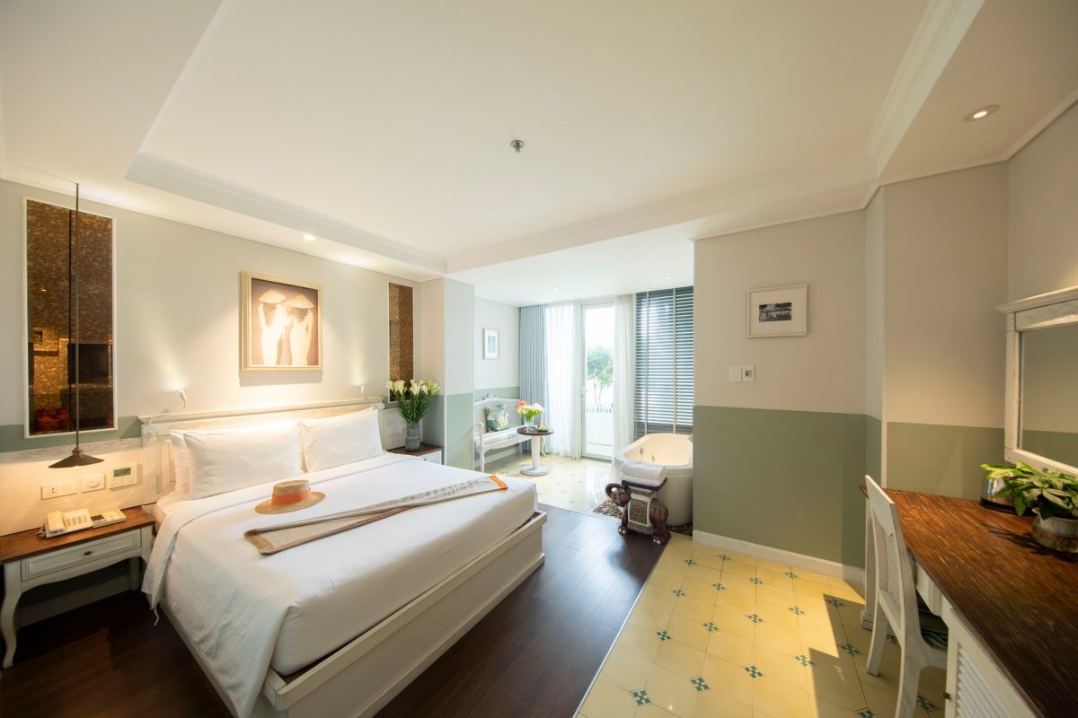 Au Lac Charner Hotel