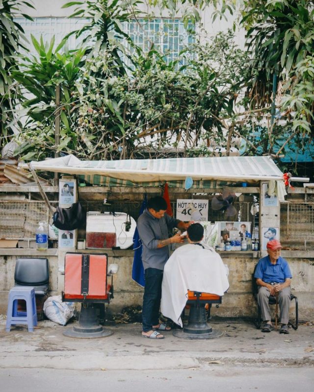 Coiffeur de rue à Hanoï