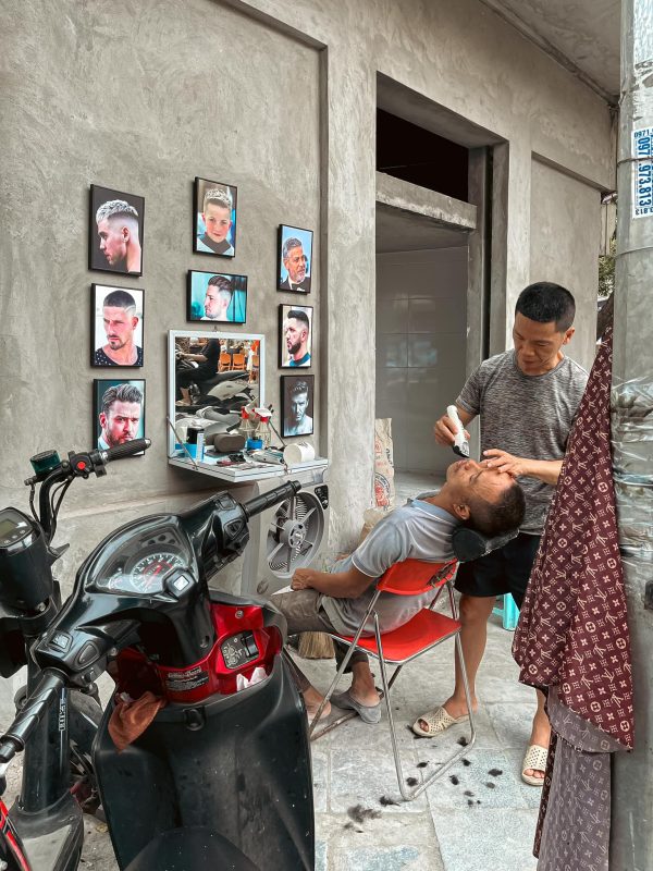 Coiffeur de rue à Hanoï