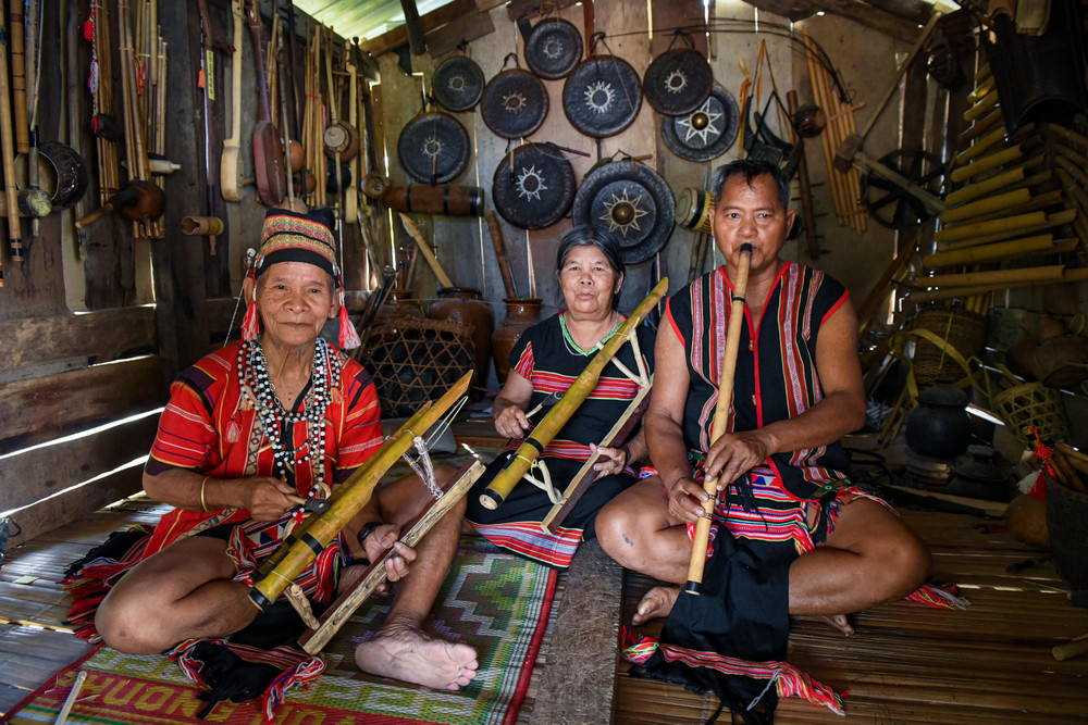 Les costumes traditionnels des Gié Trieng