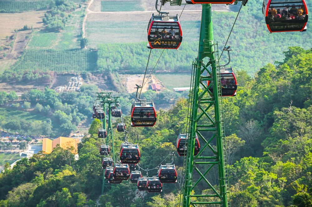 Téléphérique du mont Ba Den
