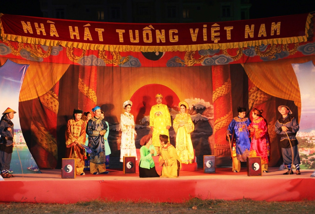 masques du théâtre vietnamien
