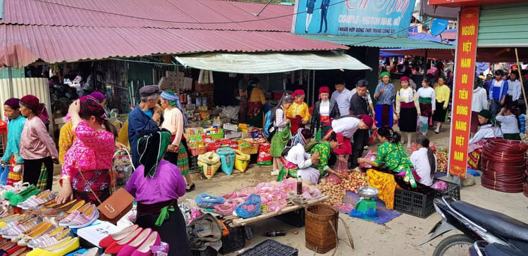 Visite du marché de Dong Van à Ha Giang.