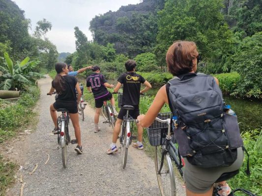 Voyage en famille à vélo dans la campagne vietnamienne