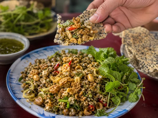 Hến xúc bánh tráng, les palourdes aux galettes de riz