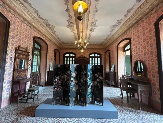 Décors intérieurs du palais An Dinh.