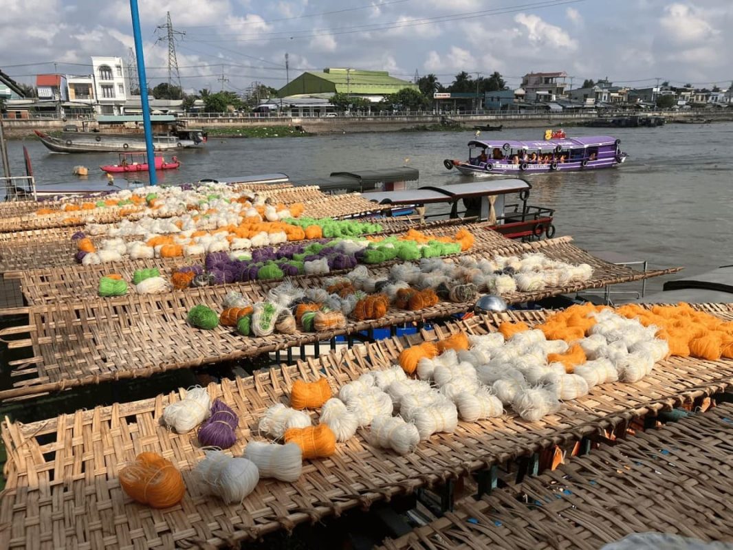 Visite du marché flottant en bateau dans le delta du Mékong au Vietnam