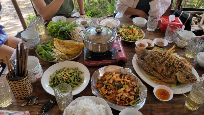 Repas communautaire thực đơn bay à Con Son Can Tho