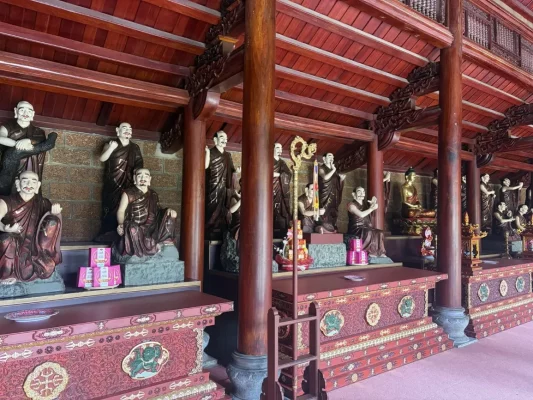 Une halte paisible à la pagode Thang Nghiem pendant notre journée de repérage.