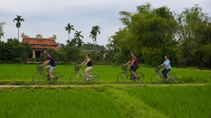Balade à vélo dans le village de Thuy Bieu à Hué