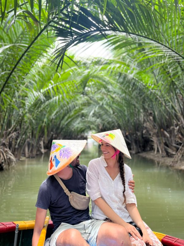 Voyageurs a Hoi An - vietnam evasion