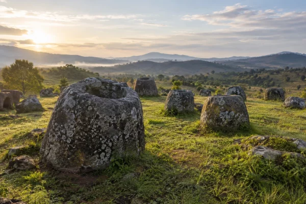 Jarres mégalithiques de la plaine des Jarres au Laos