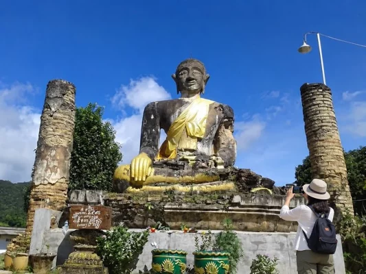Statue de Bouddha du temple Wat Phia Wat à Muang Khoun, Laos