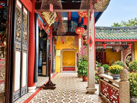 La cour intérieure de la salle d’assemblée de Trieu Chau à Hoi An