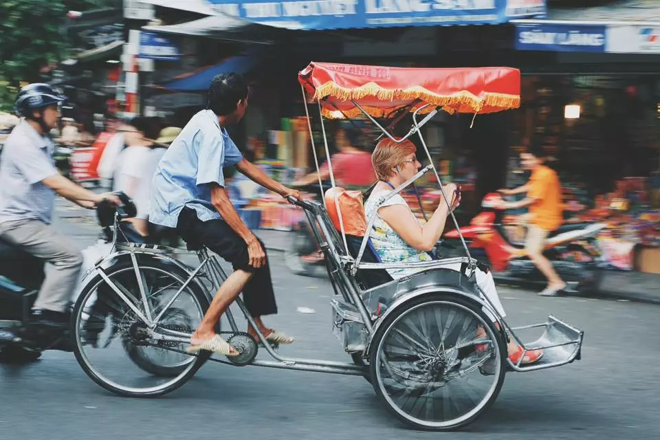 Le cyclo-pousse à Ha Noi