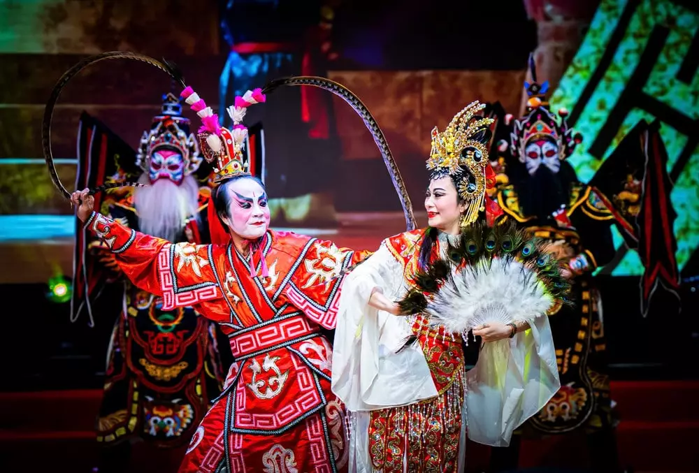 Les masques du théâtre vietnamien, symboles de la culture